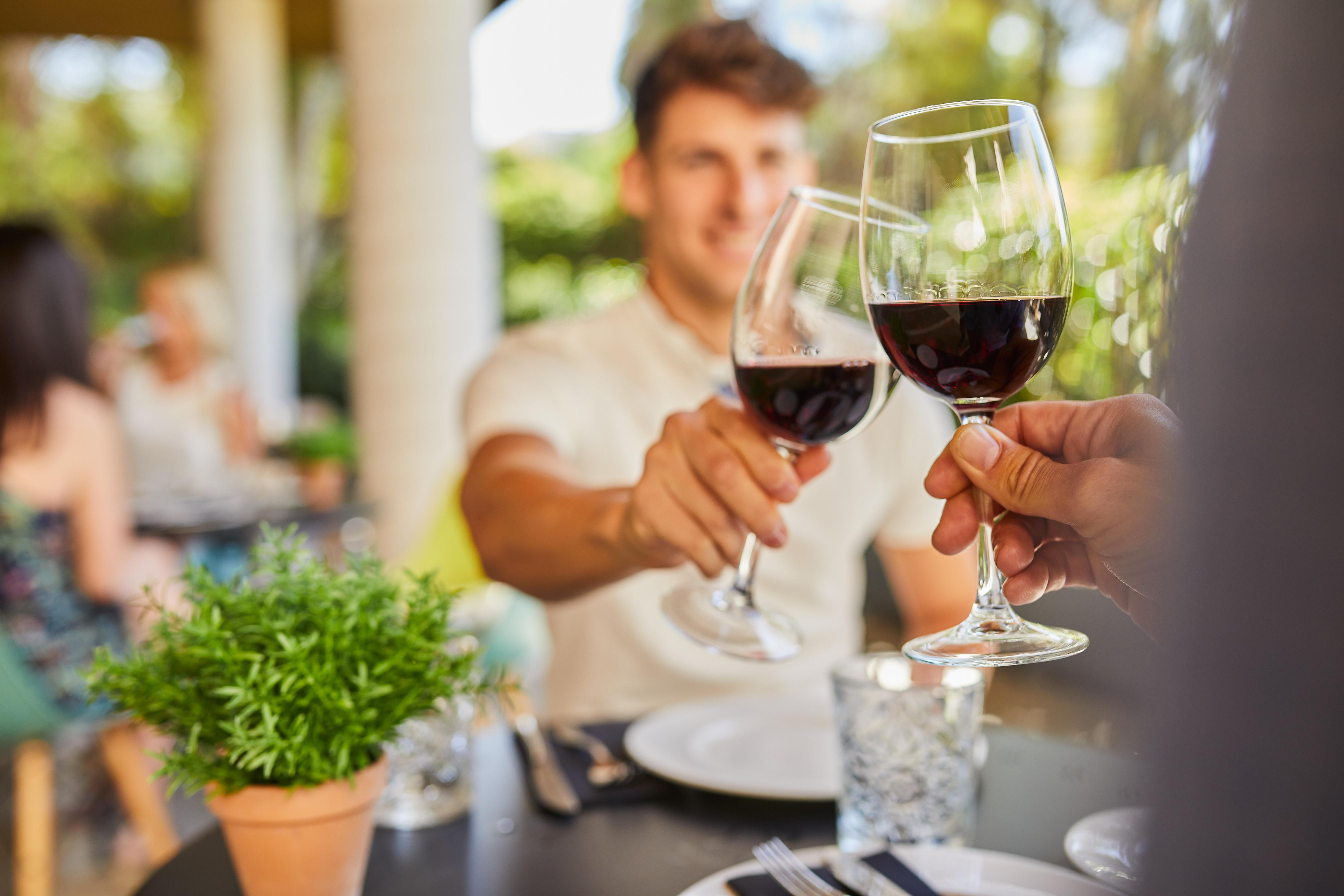 Silken Al-Andalus Palace Sevilla Exterior foto Two men toasting with wine glasses.